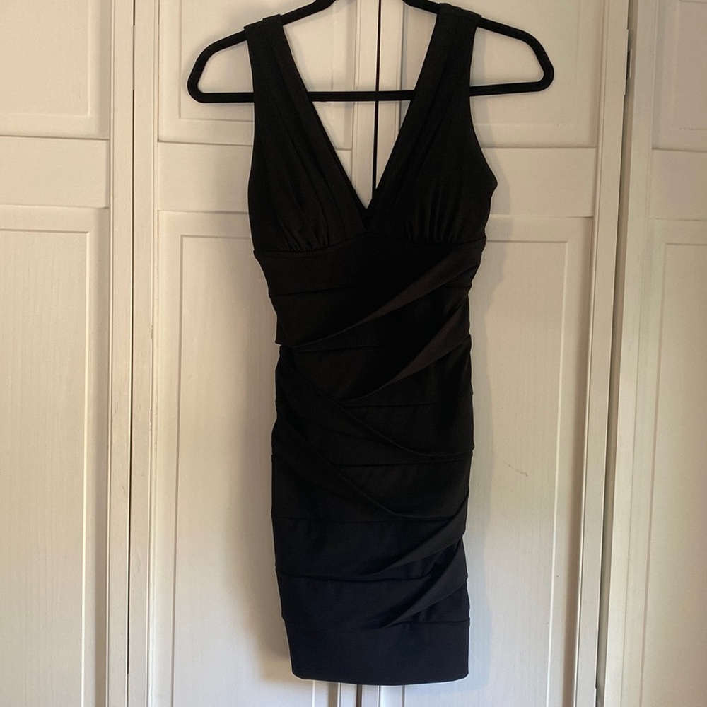 BLACK ELEGANT BODYCON DRESS